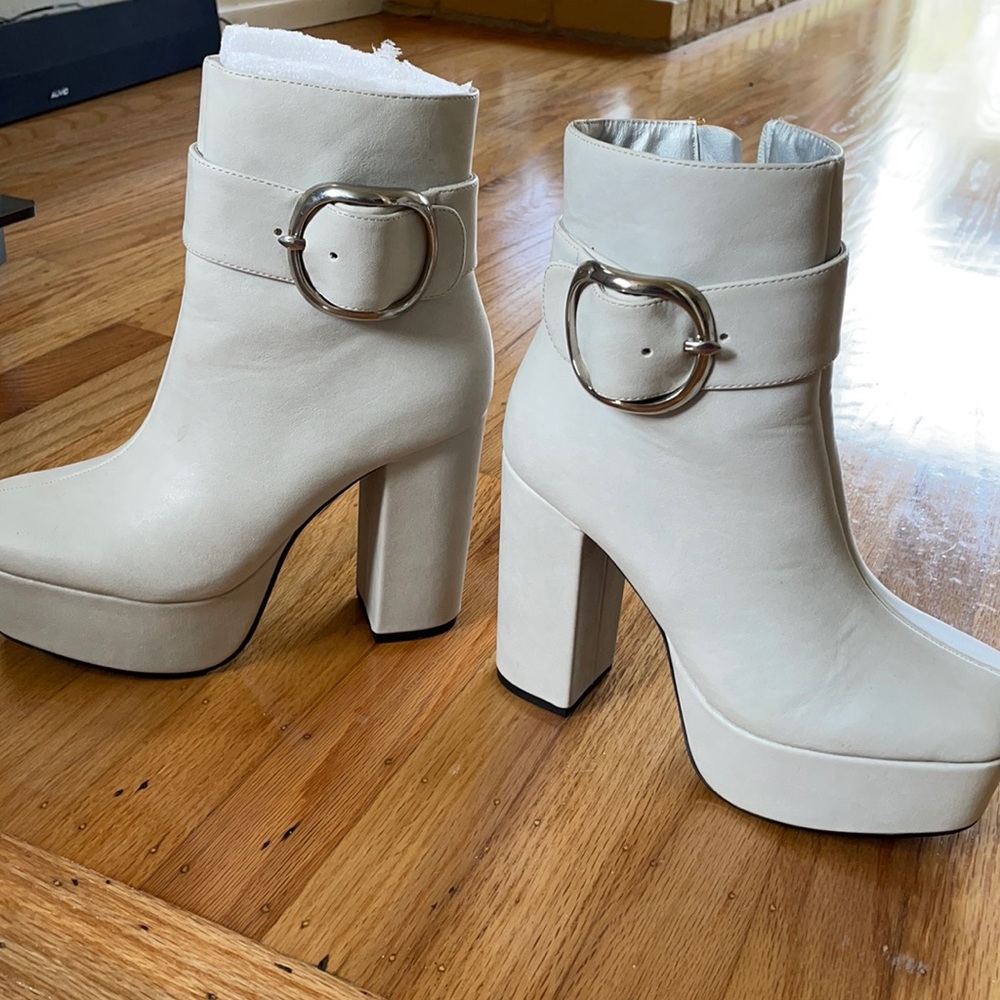 New creamy color high boots